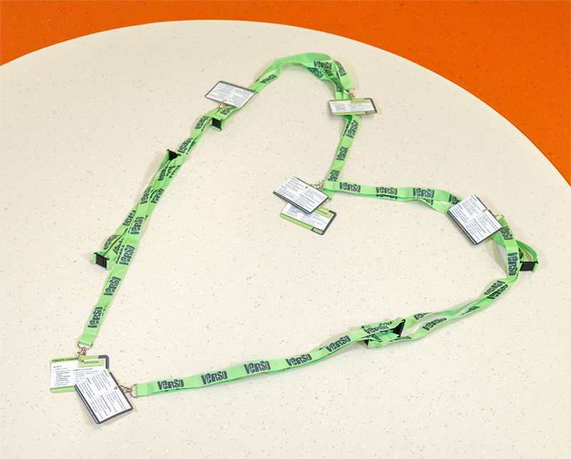 Verson kaulanauhat aseteltuna sydämen muotoon.